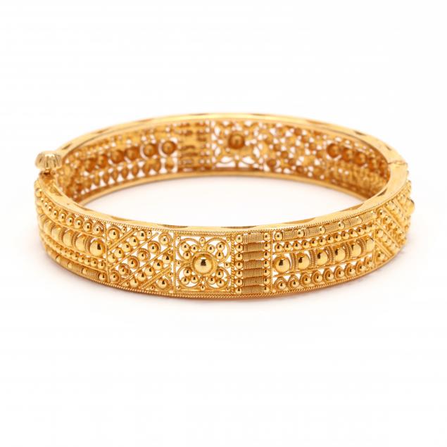 Appraisal: HIGH KARAT GOLD BANGLE BRACELET INDIA The round hinged bangle