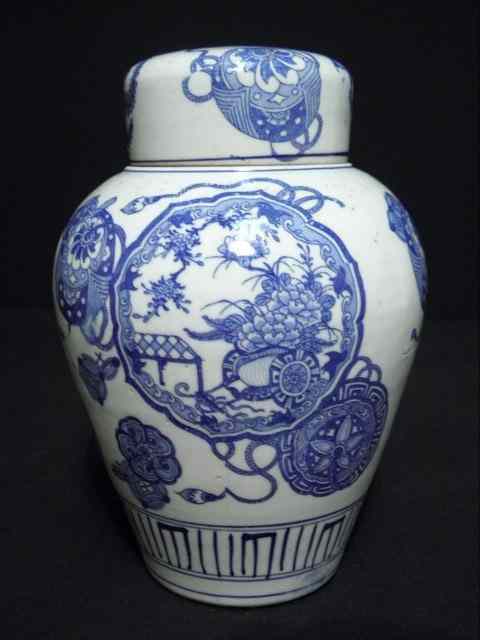 Appraisal: Early Chinese Export blue and white lidded ginger jar Decorated