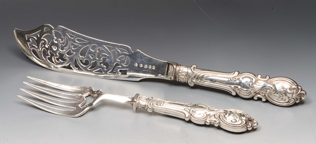 Appraisal: A PAIR OF SILVER HANDLED FISH SERVERS the knife with