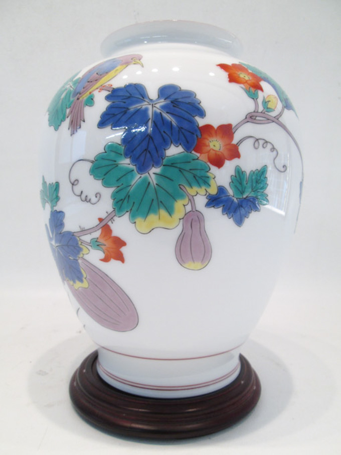 Appraisal: JAPANESE PORCELAIN COLLECTOR'S VASE by Kakiemon XIII titled The Vase