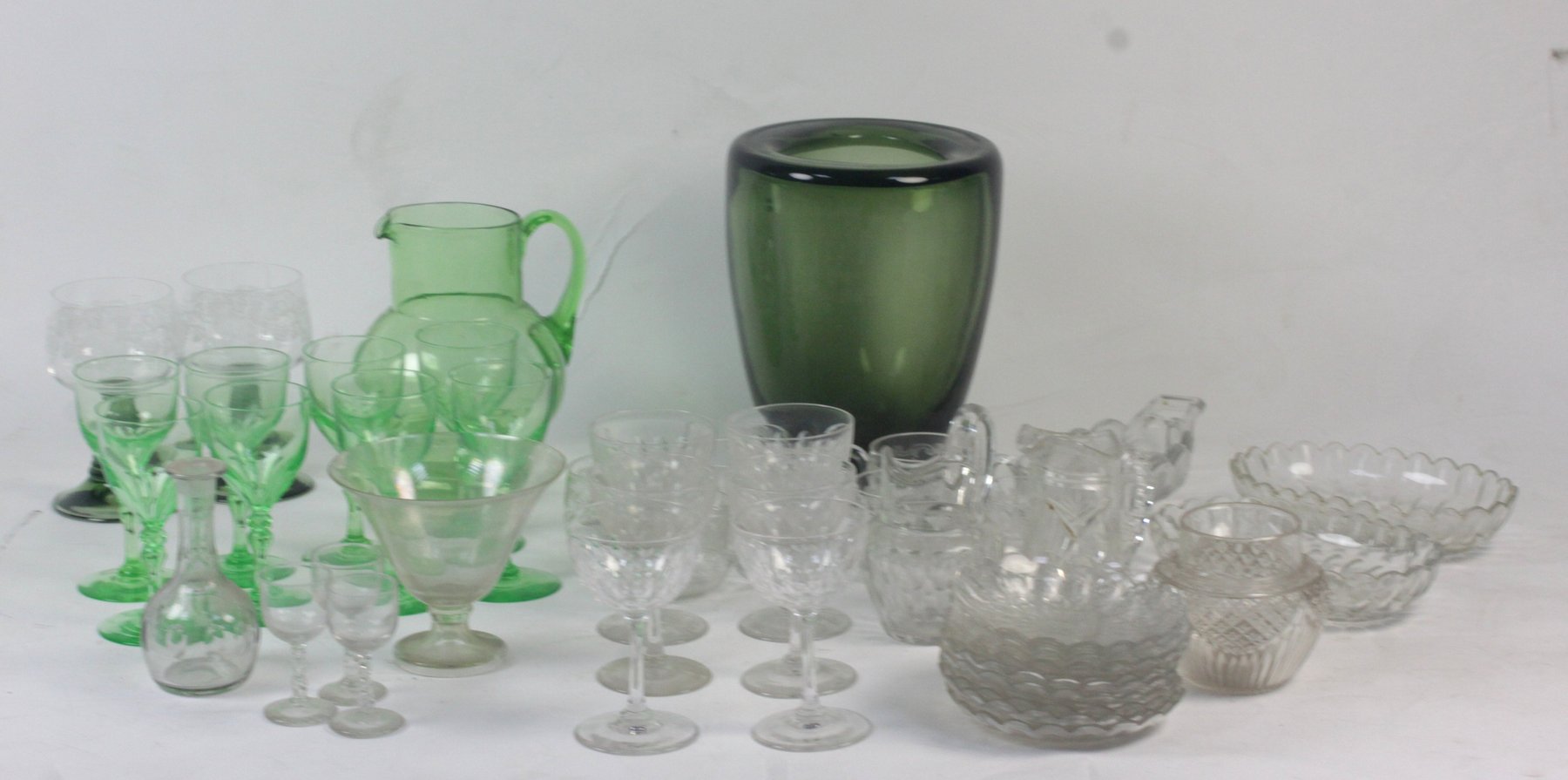 Appraisal: A quantity of glass variousProvenance Estate of Raymond de Seyssel