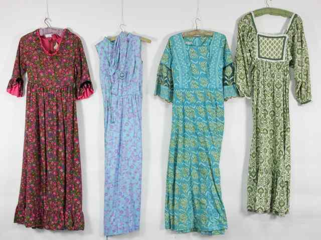 Appraisal: An Earlybird s cotton dress with green floral sprigs and