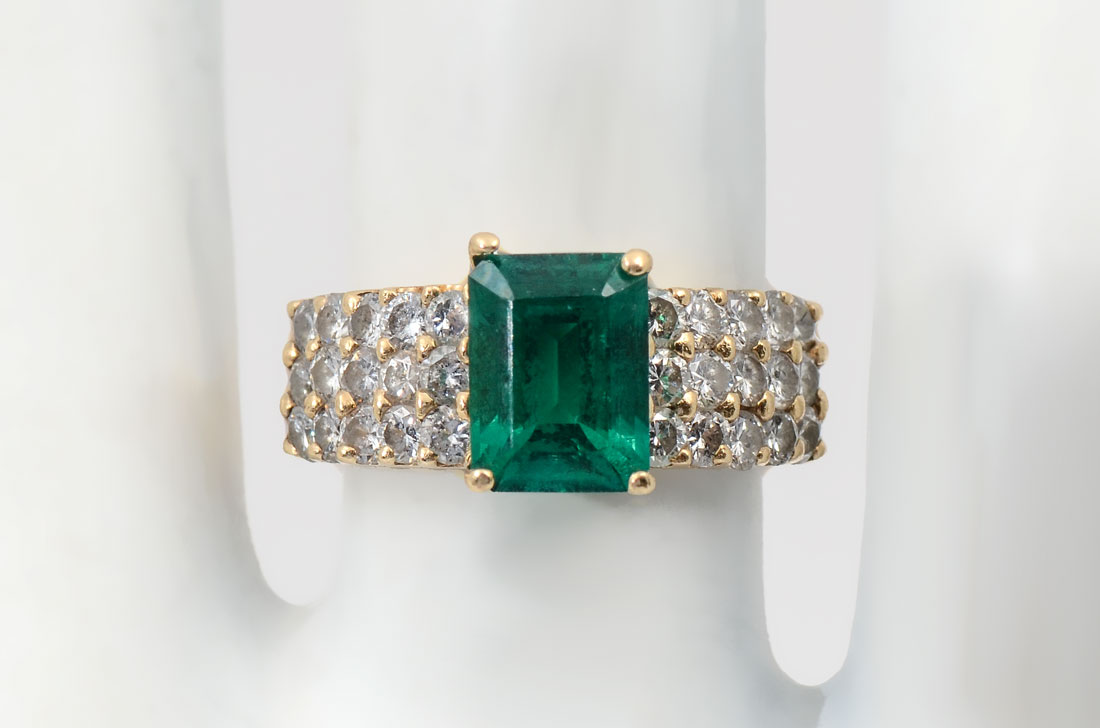 Appraisal: K SYNTH EMERALD DIAMOND RING K yellow gold ring contains