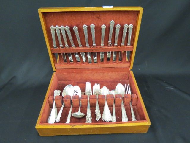 Appraisal: Lunt English Shell Sterling Flatware Servicefor monogram H with servers