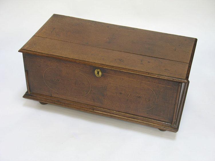 Appraisal: A GEORGE II OAK BOX with a hinged rectangular lid