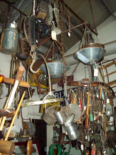 Appraisal: A LARGE SELECTION OF KITCHENALIA CONSISTING OF PLATE RACKS LAMPS