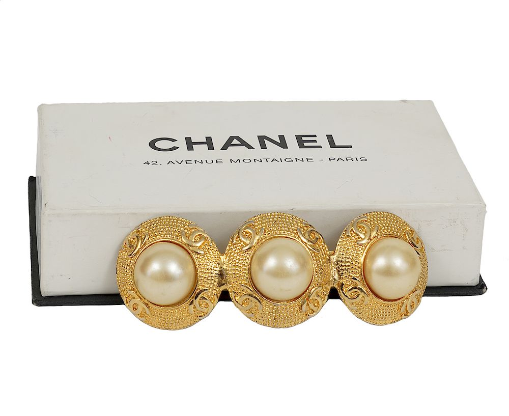 Appraisal: Chanel Large Gold Tone Faux Mabe Pearl Barrette This exquisite