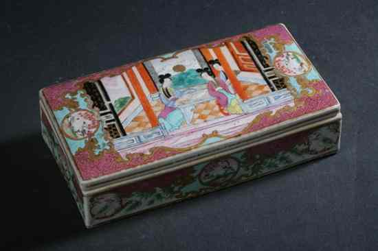 Appraisal: CHINESE ROSE MANDARIN PORCELAIN PEN BOX AND COVER th century