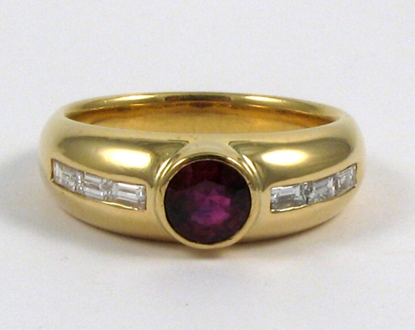 Appraisal: MAN'S RUBY AND EIGHTEEN KARAT GOLD RING centering a round-cut