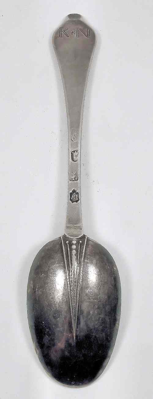 Appraisal: A Queen Anne silver rat tail pattern table spoon with