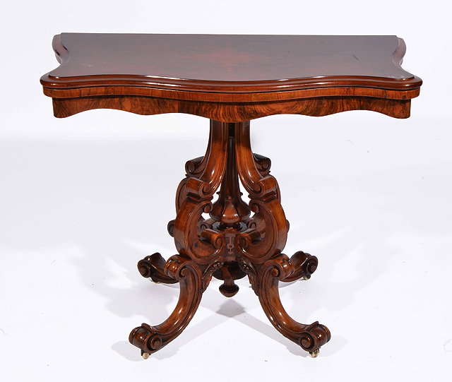 Appraisal: A VICTORIAN WALNUT SERPENTINE FOLD OVER TEA TABLE with central