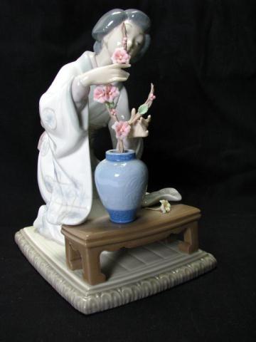 Appraisal: Lladro ''Japanese Girl Decorating'' issue year retire year Vicente Martinez