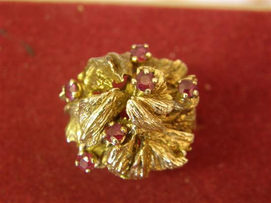 Appraisal: Gold fancy dress ring set with rubies ct