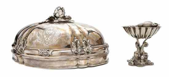 Appraisal: An English Silverplate Cloche Garrands of typical form with a