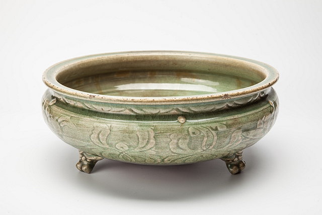 Appraisal: A CHINESE CELADON CIRCULAR BULB BOWL from the kilns of