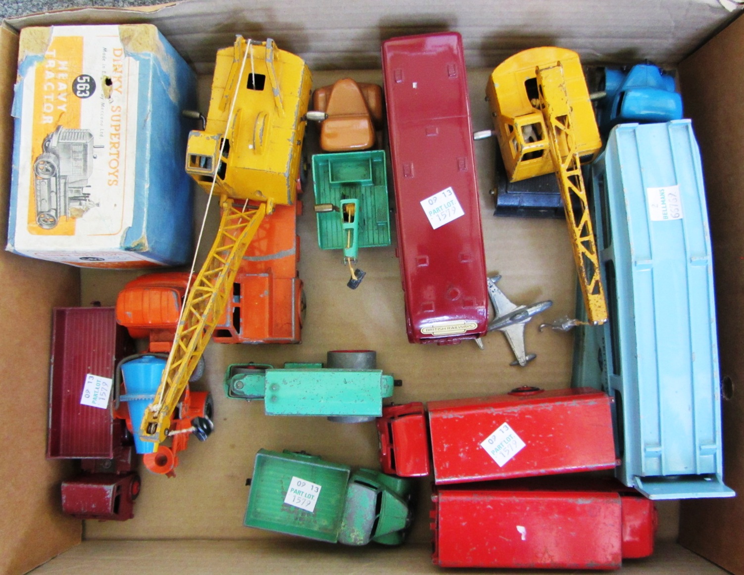 Appraisal: A quantity of Dinky die-cast vehicles including a Pullmore car