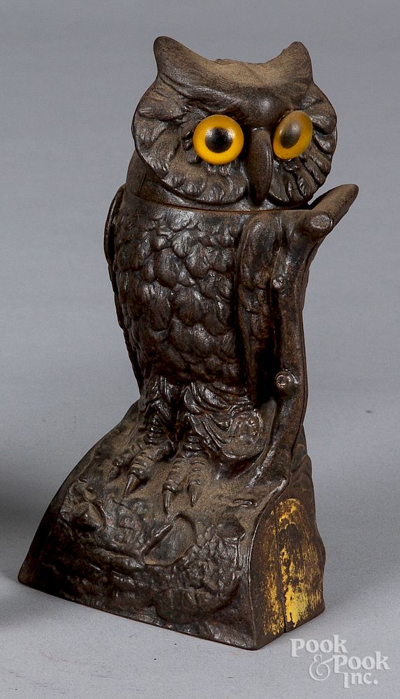 Appraisal: J E Stevens cast iron owl mechanical bank J E