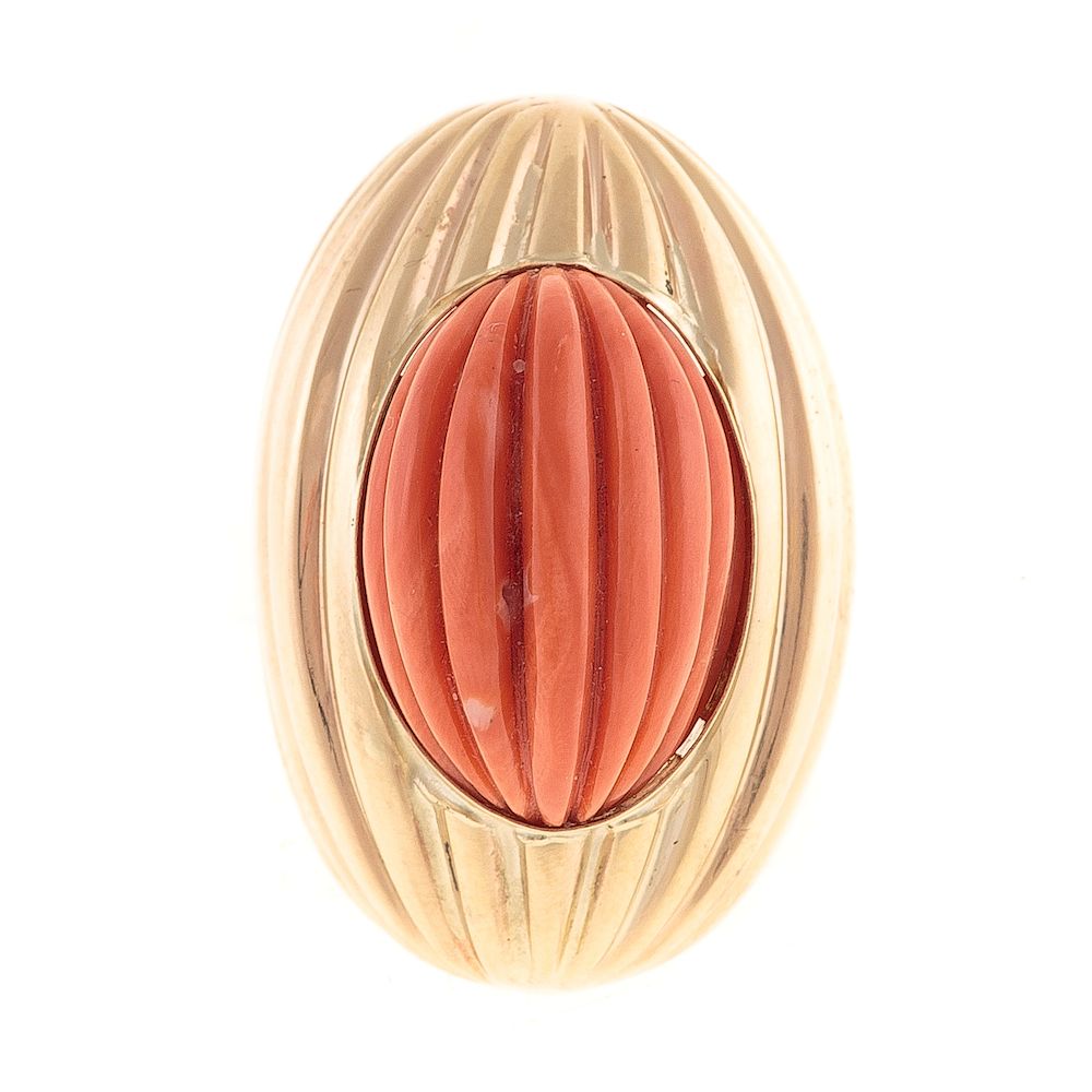 Appraisal: A Ladies Vintage Coral Ring in K Gold K yellow