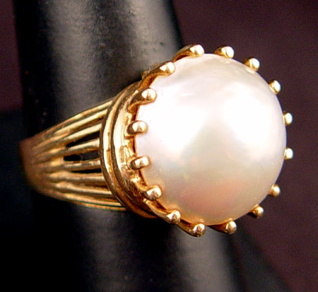 Appraisal: K MM CULTURED MABE PEARL RING K yellow gold crown