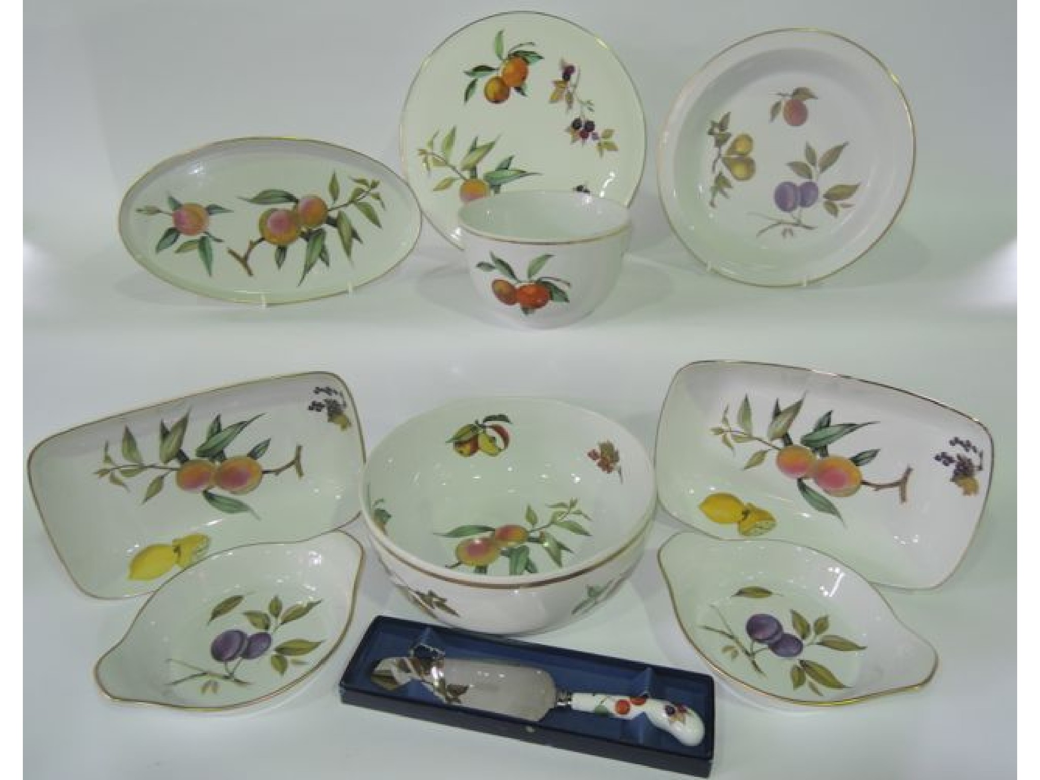 Appraisal: A collection of Royal Worcester Evesham pattern oven-to-table wares including