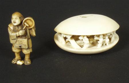 Appraisal: An early th century Japanese ivory carving of a clam