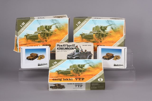 Appraisal: Lot of assorted kits th and th scale tanks by