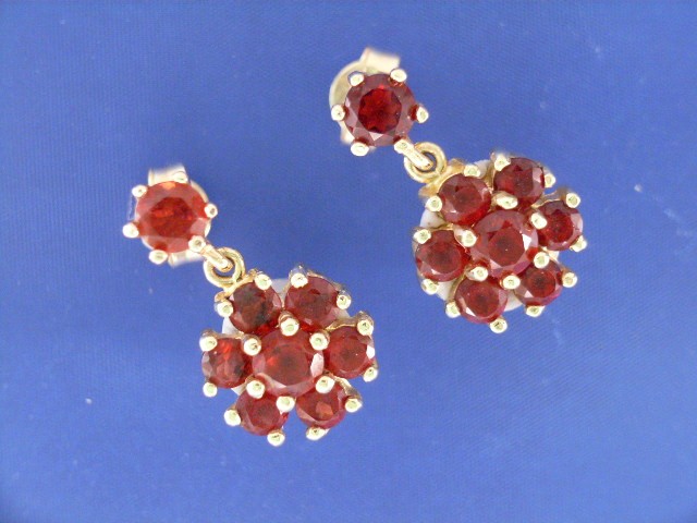 Appraisal: A pair of ct gold garnet cluster drop earrings gms