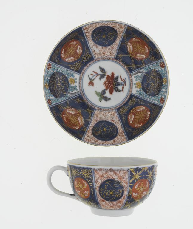 Appraisal: A FIRST PERIOD WORCESTER OLD RICH MOSAICK JAPAN PATTERN TEA