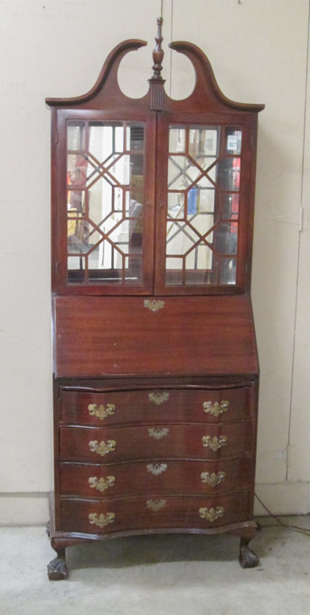 Appraisal: CHIPPENDALE STYLE MAHOGANY SECRETARY BOOKCASE American mid- th century Dimensions