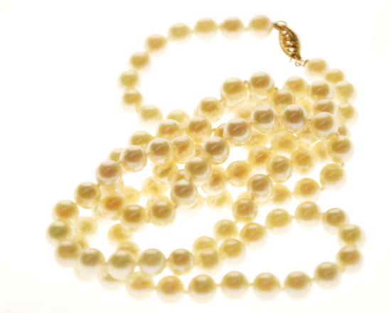 Appraisal: A Pearl Necklace with Gold Clasp one hundred and twenty