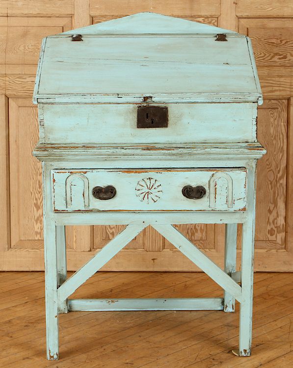 Appraisal: PAINTED PENNSYLVANIA STANDING DESK HINGED TOP A painted Pennsylvania standing