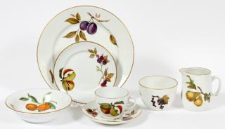 Appraisal: ROYAL WORCESTER 'EVESHAM' PORCELAIN SERVICE ROYAL WORCESTER 'EVESHAM' PORCELAIN SERVICE