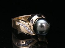 Appraisal: Yellow Gold and Tahitian Black Pearl and Diamond Ring Heavy