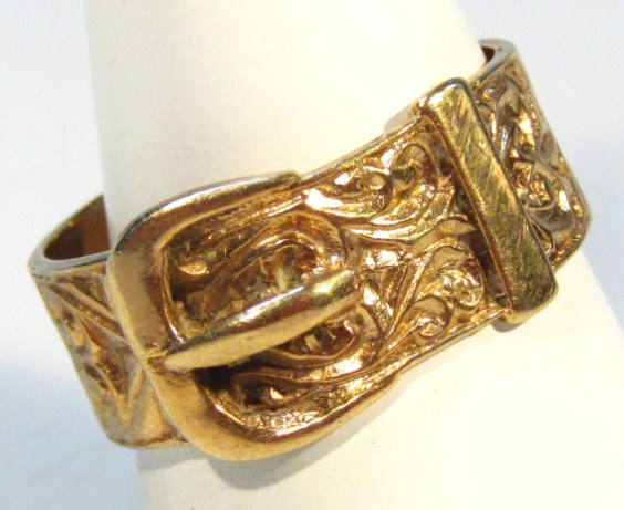 Appraisal: A ct gold buckle ring size V-W g