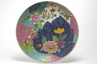 Appraisal: Chinese Tobacco Leaf Porcelain Chinese porcelain plate or charger in