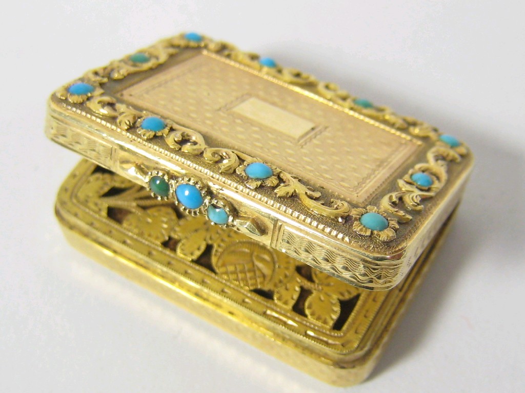 Appraisal: A th Century gold rectangular Vinaigrette with engine turning and