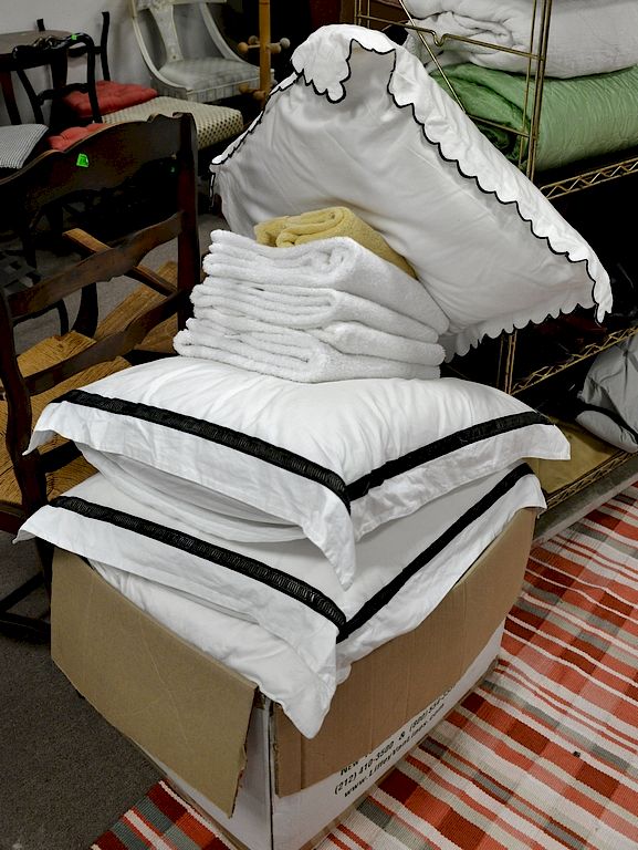 Appraisal: Lot of sheets and pillows Lot of sheets and pillows