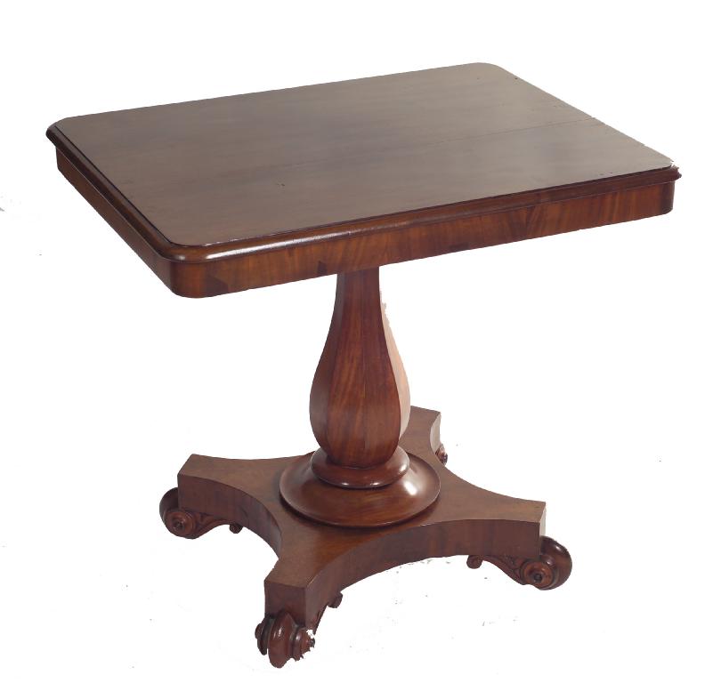 Appraisal: WILLIAM IV MAHOGANY CENTRE TABLE the moulded rectangular top above