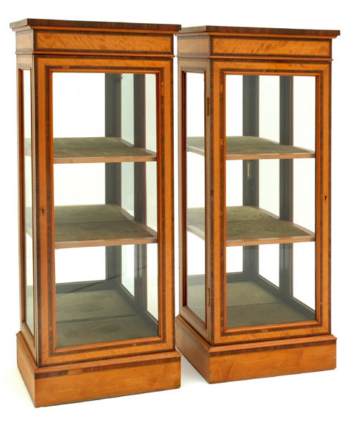 Appraisal: A FINE PAIR OF SATINWOOD SALON DISPLAY CABINETS In the