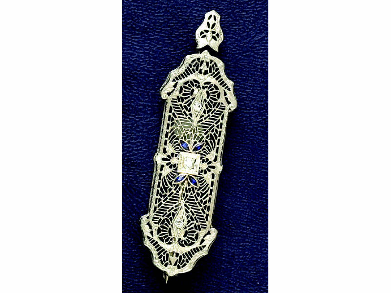 Appraisal: FILIGREE DIAMOND BAR PIN PENDANT k white gold brooch with