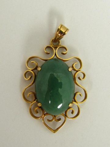 Appraisal: K yellow gold and jade pendant Oval cabochon jade is