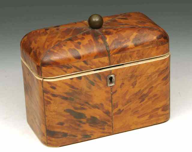 Appraisal: A GEORGIAN BLONDE TORTOISESHELL TEA CADDY with twin divisional interior