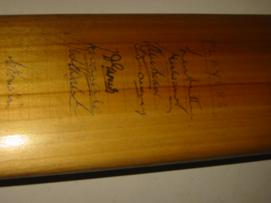 Appraisal: A cricket bat c signed by Gentleman and Players teams