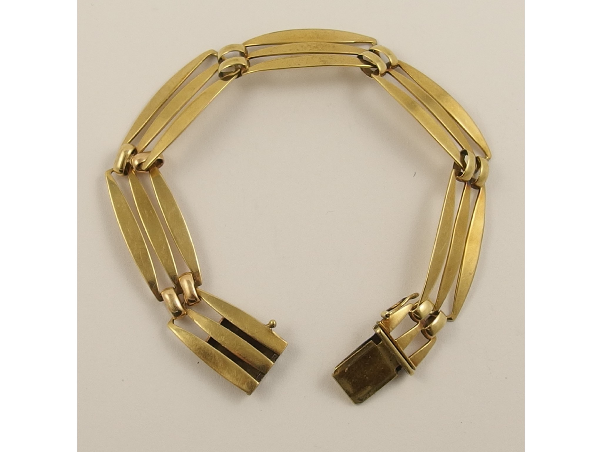 Appraisal: A ct decorative three bar designed bracelet