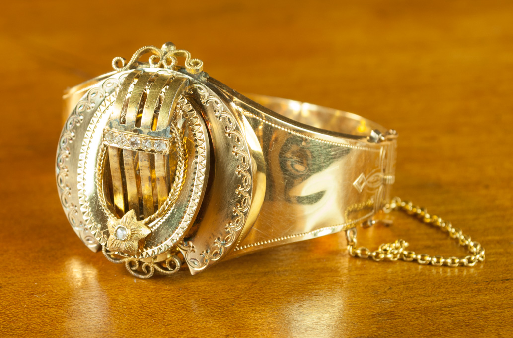 Appraisal: DIAMOND AND EIGHTEEN KARAT GOLD BANGLE LOCKET set with four