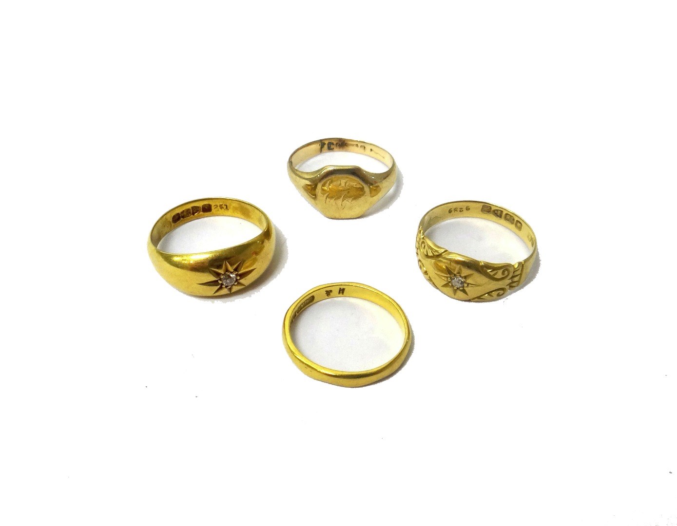 Appraisal: An ct gold ring star gypsy set with a cushion