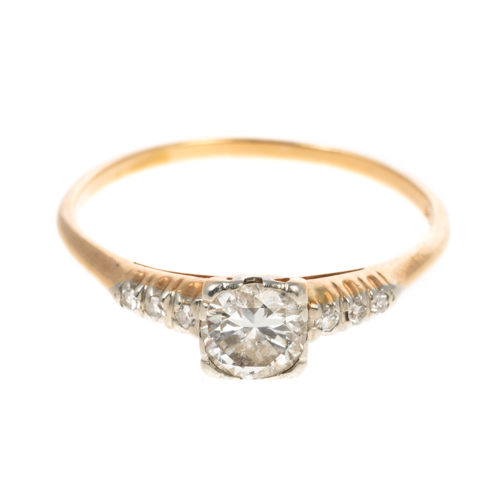 Appraisal: A VINTAGE DIAMOND RING IN K K yellow gold ring