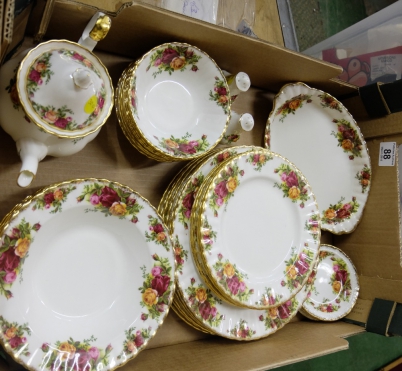 Appraisal: A collection of Royal Albert Old Country Roses Dinnerware