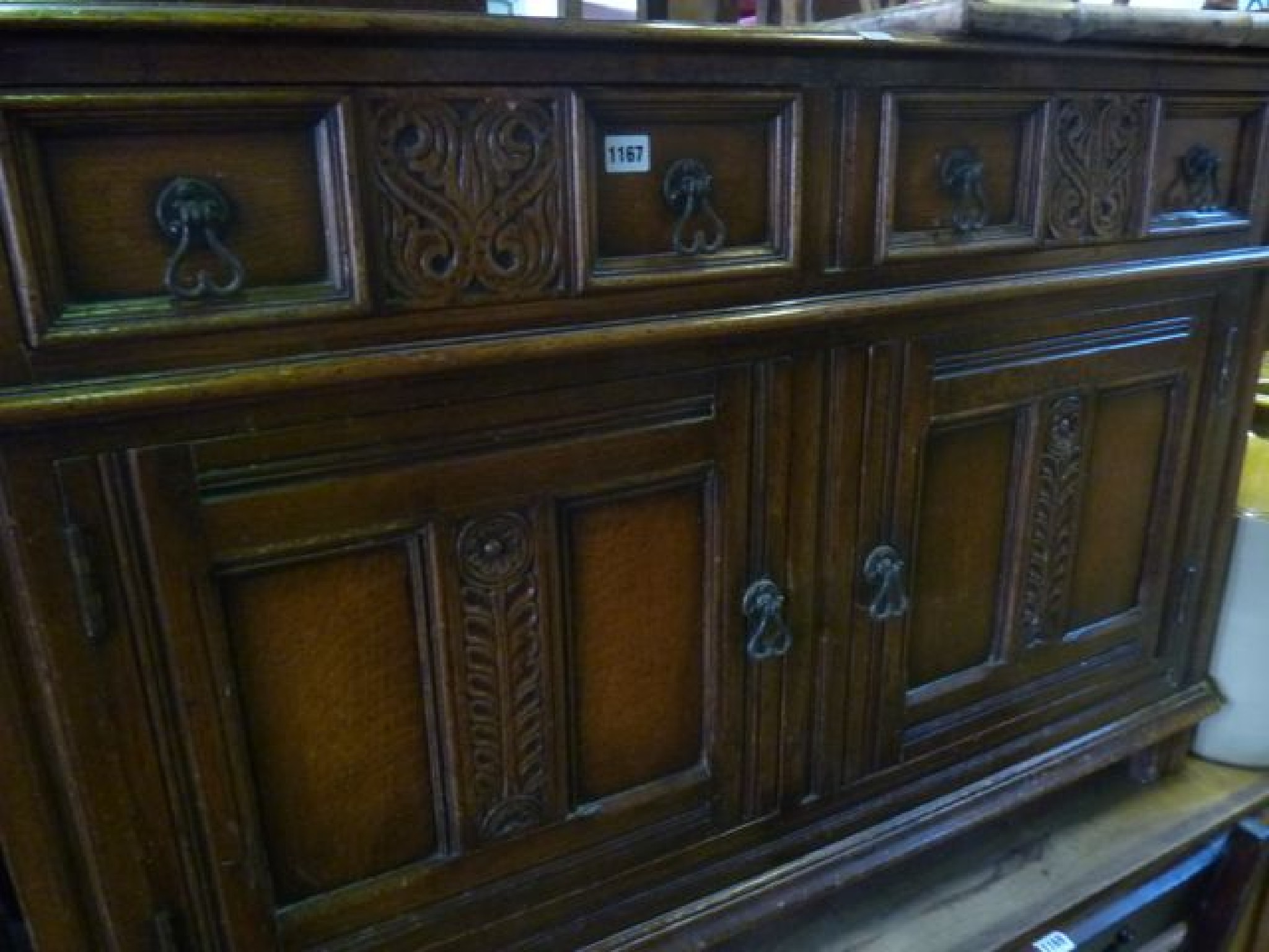 Appraisal: A good quality reproduction oak dresser base in the old