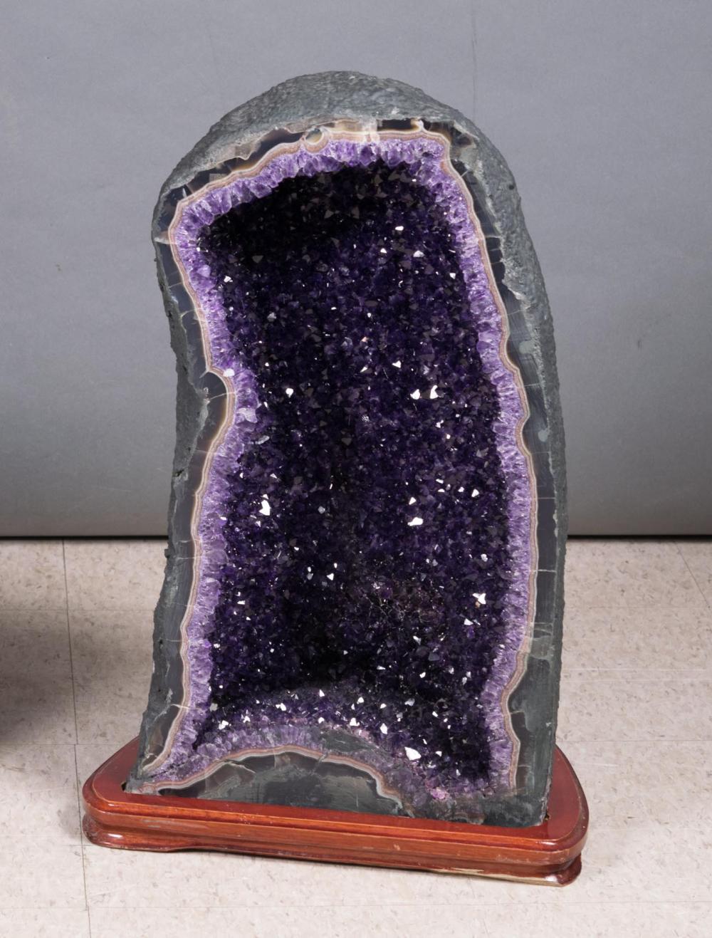 Appraisal: LARGE AMETHYST QUARTZ CAVE GEODE H lbs